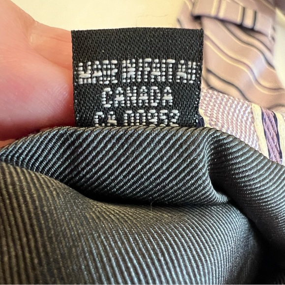 Like new! J.P. Tilford Oxford lavender 100% silk tie. - Picture 5 of 6